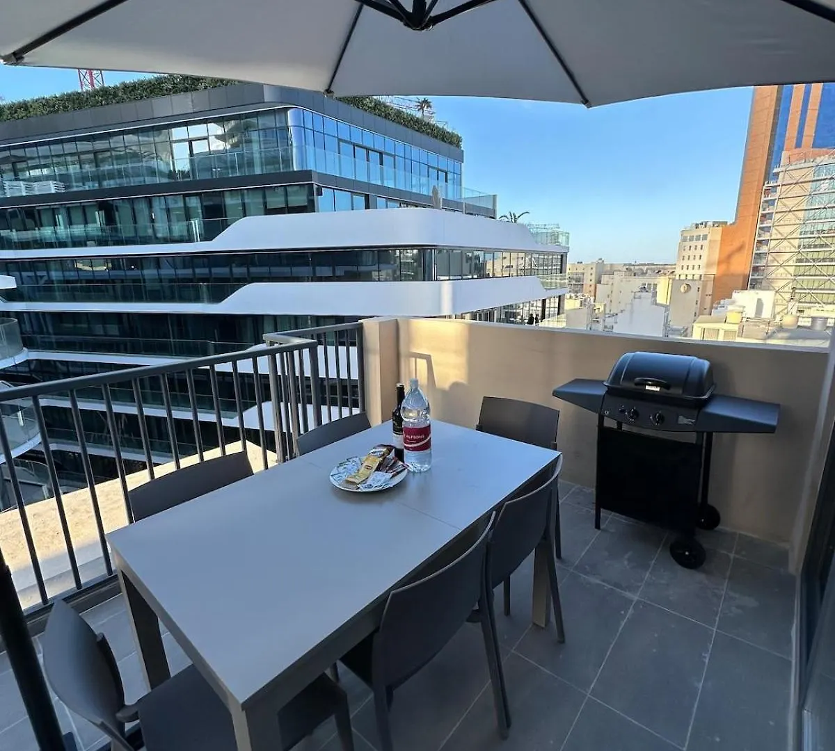 Sky High Getaway Apartment Saint Julian's