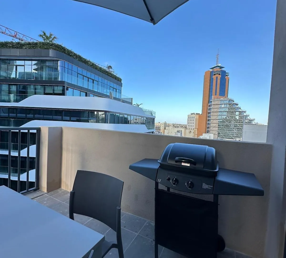 Sky High Getaway Apartment Saint Julian's