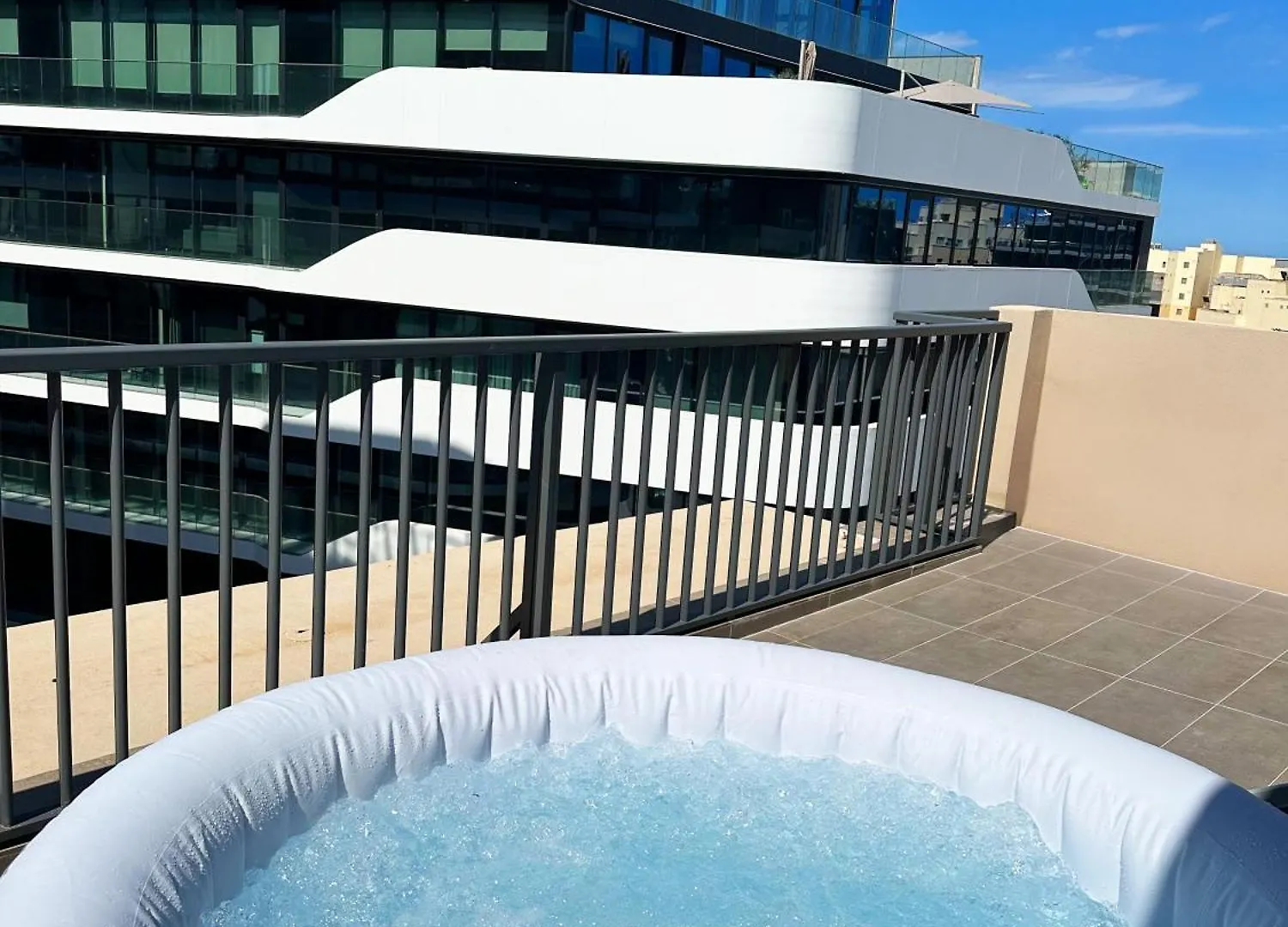 Sky High Getaway Apartment Saint Julian's 0*,